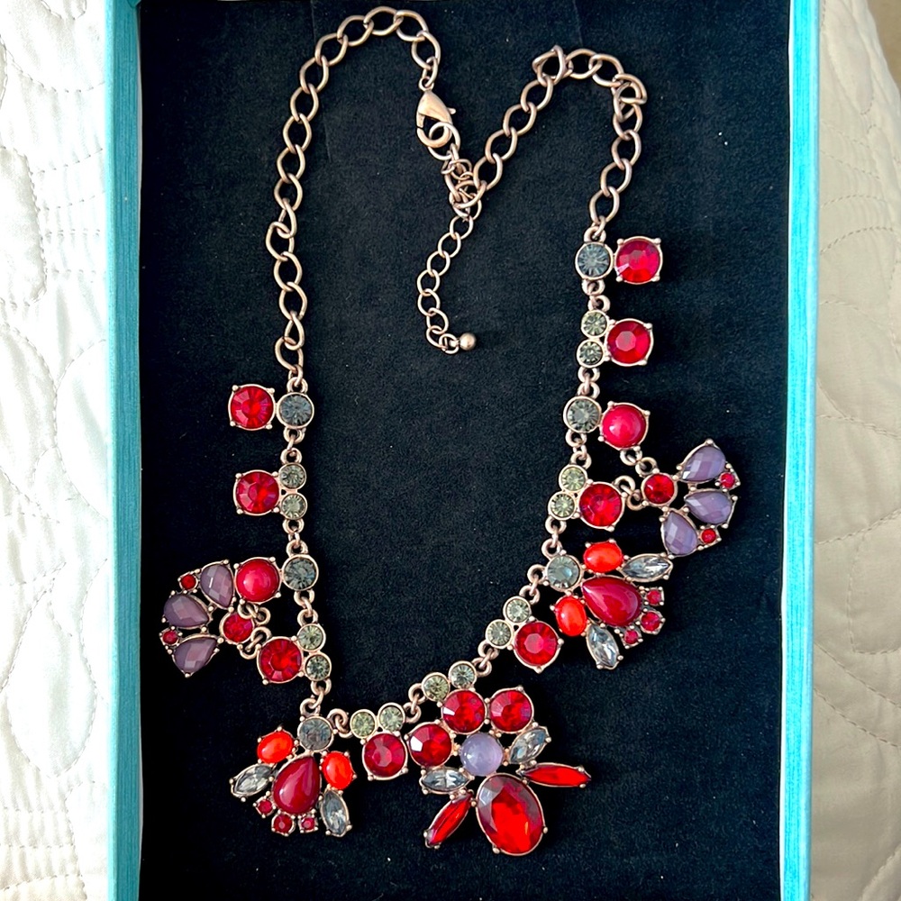 Choker Beautiful shades of red and grays